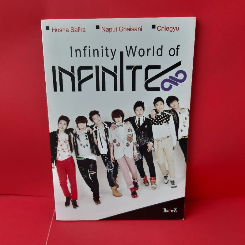 Cover infiniti World of Infinite / Husna Safira