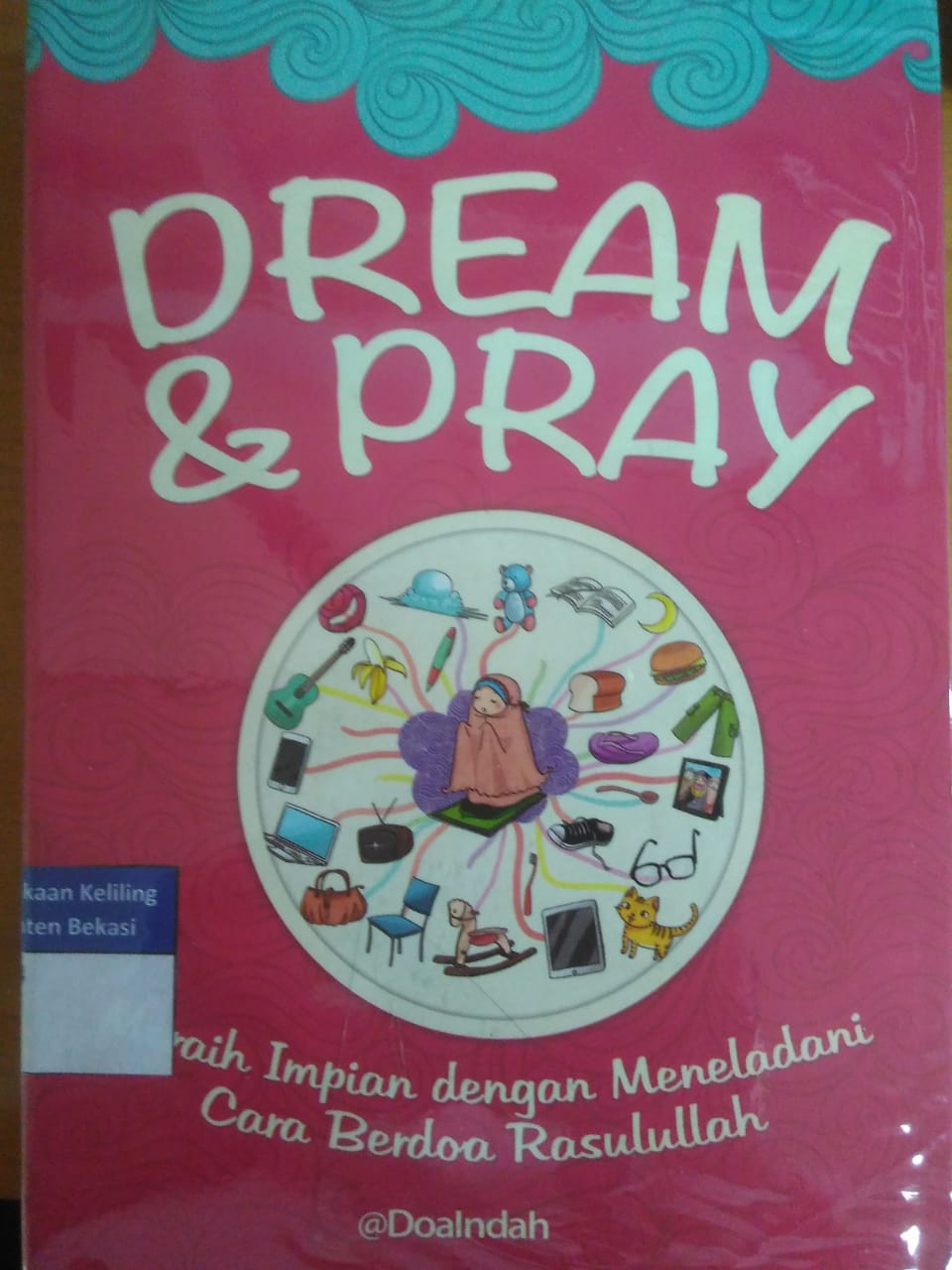 Sampul Dream & Pray :  Meraih impian dengan meneladani cara berdoa Rasulullah / @DoaIndah