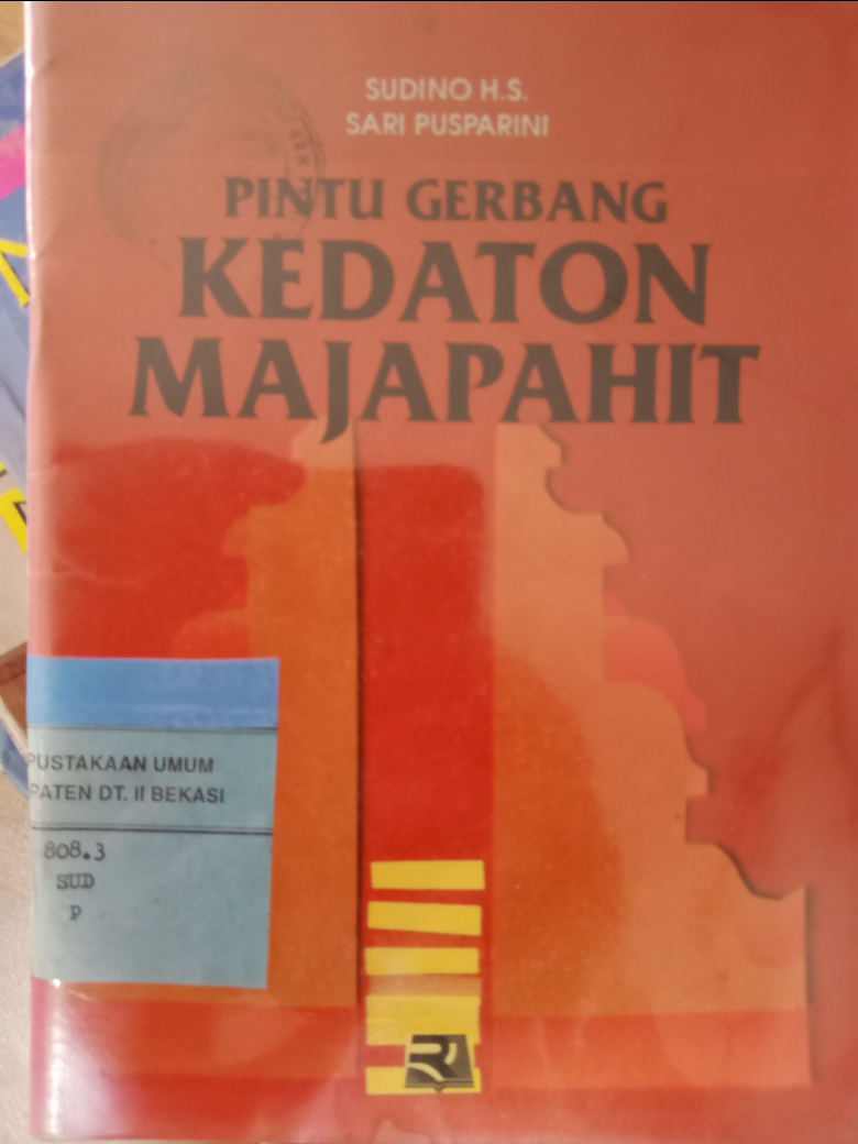 Sampul Pintu Gerbang Kedaton Majapahit / Sudino H.S.