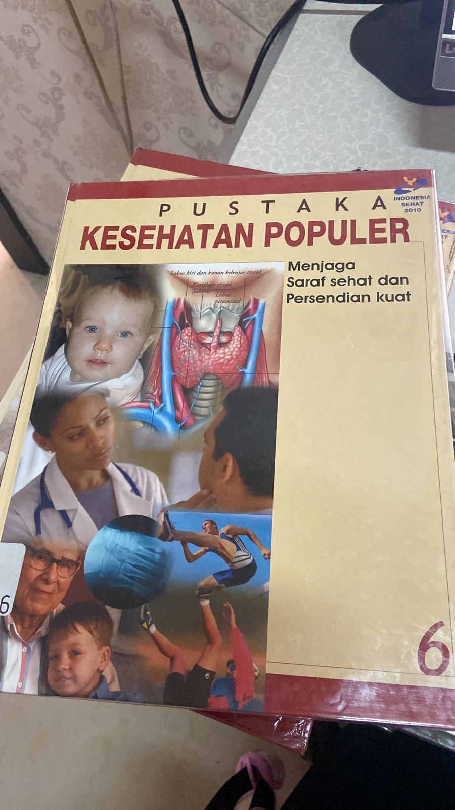Sampul Kesehatan populer Dokter keluarga.. :  jilid 6 / Anastasia Y