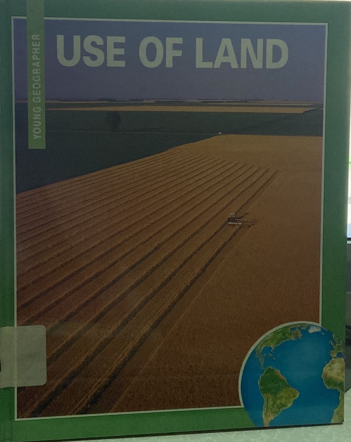 Sampul Use of land / Barbara James