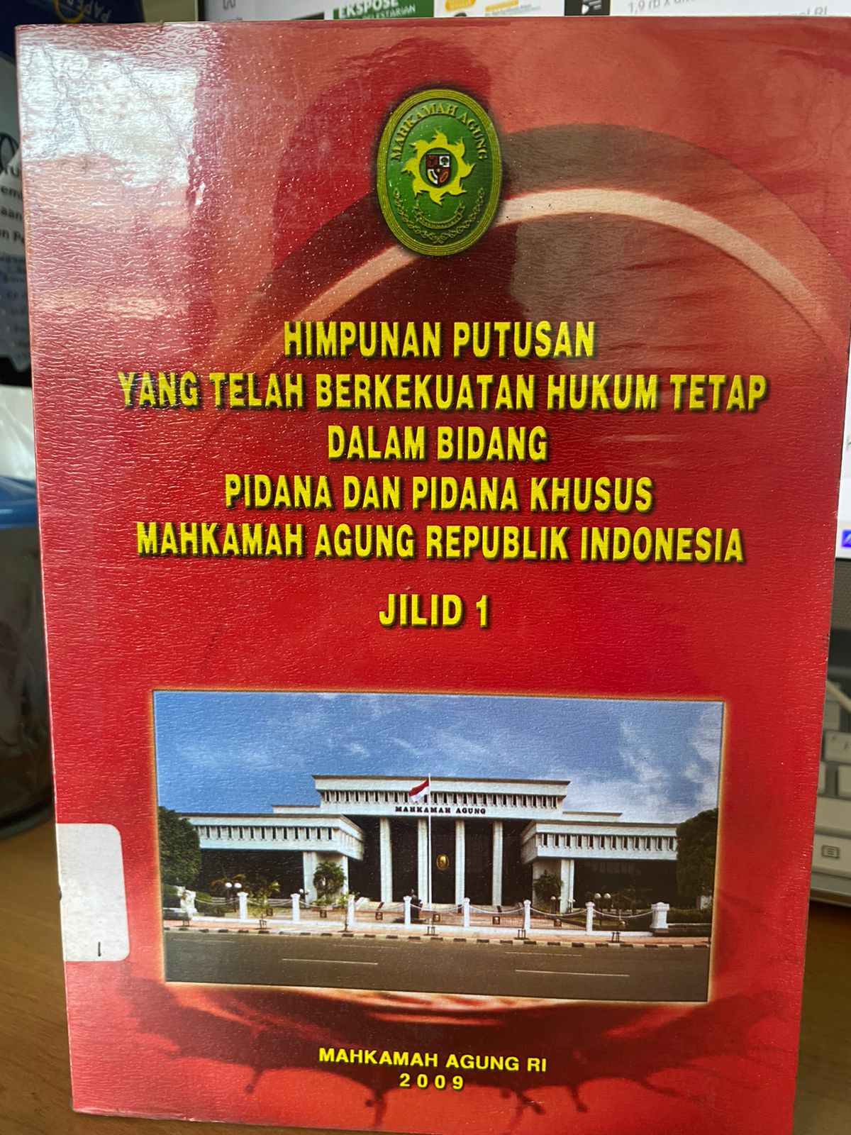 Sampul HIMPUNAN PUTUSAN YANG TELAH BERKEKUATAN HUKUM TETAP DALAM BIDANG PIDANA DAN PIDANA KHUSUS MAHKAMAH AGUNG REPUBLIK INDONESIA JILID I / HERKI ARTANI