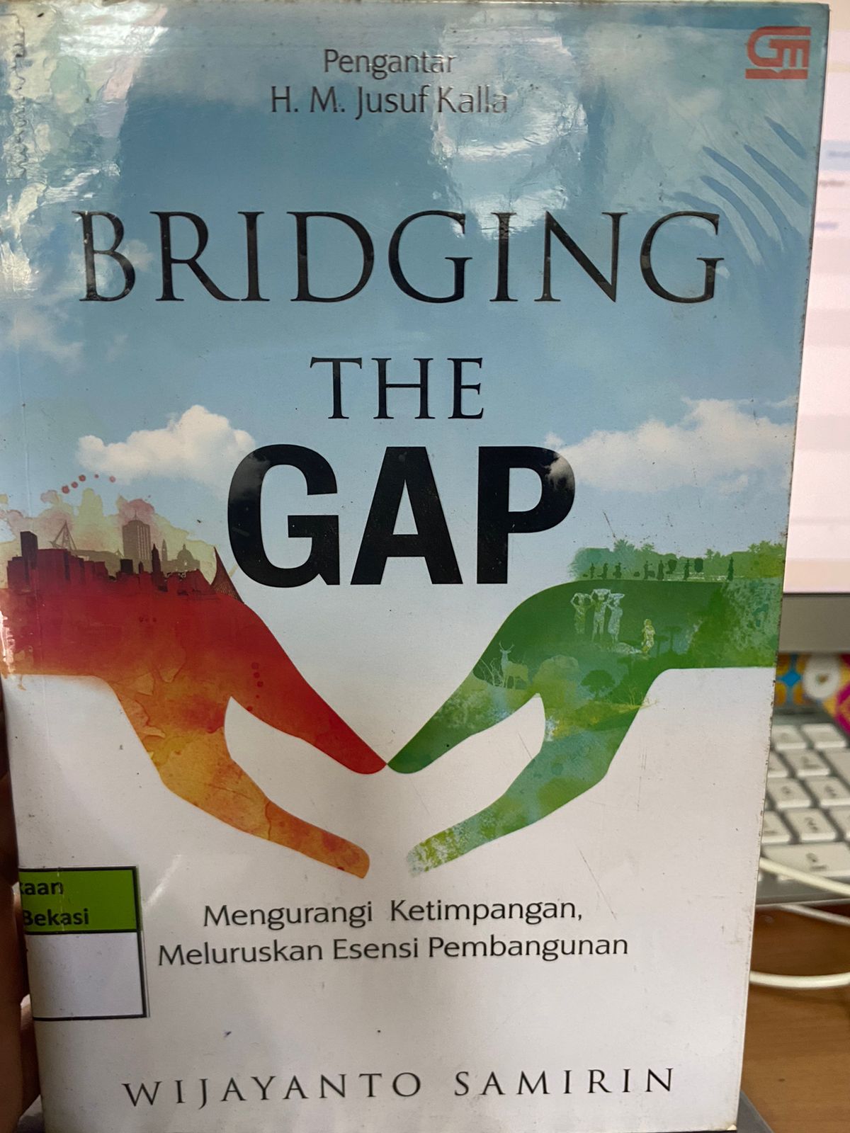Sampul BRIDGING THE GAP / WIJAYANTO SAMIRIN
