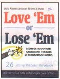 Sampul Love 'em lose 'em :  mempertahankan orang-orang terbaik di perusahaan Anda / Beverly Kaye dan Sharon Jordan-Evans ; penerjemah, Susanto ; editor, Nurcahyo Mahanani, Wisnu C. Kristiaji