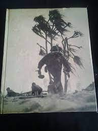 Sampul Pertempuran Di Pulau / Rafael Steinberg