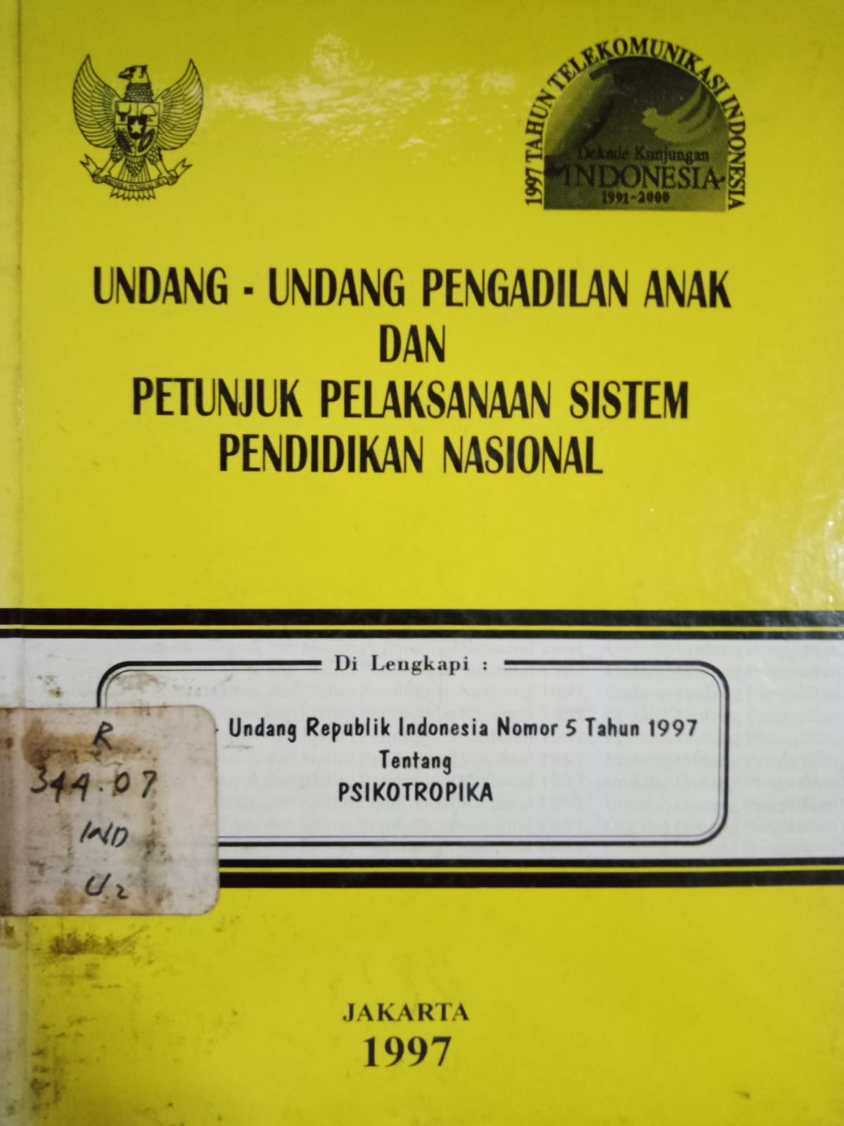 Sampul Undang-undang pengadilan anak dan petunjuk pelaksanaan sistem pendidikan nasional :  dilengkapi undang-undang Republik Indonesia nomor 5 tahun 1997 tentang psikotropika